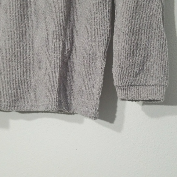 Loose V-Neck Sweater - Picture 3 of 4